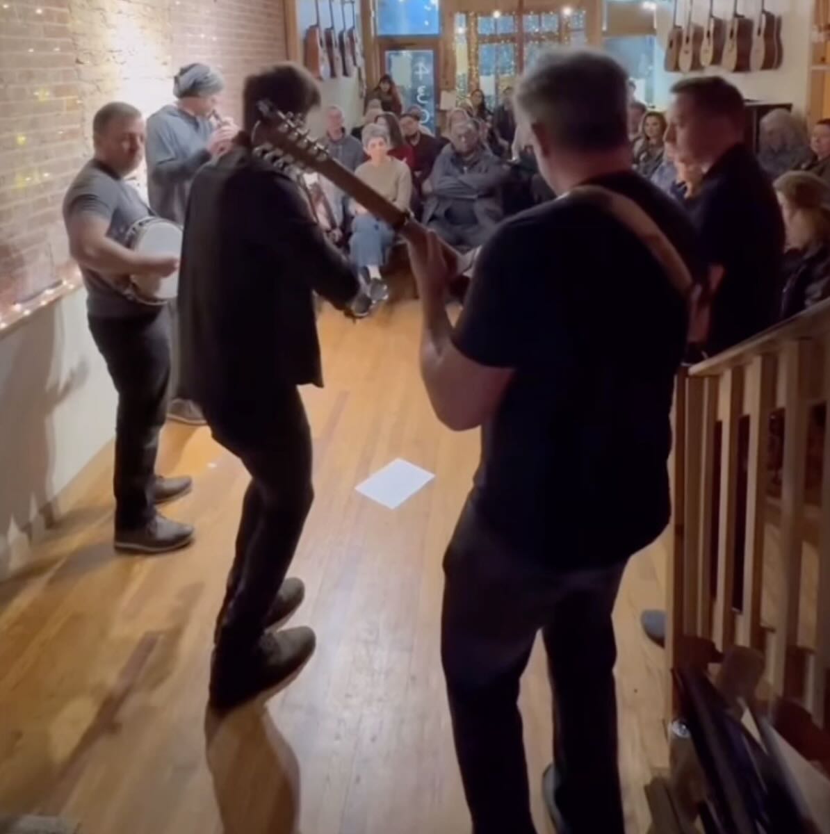 Live performance with Cúlra